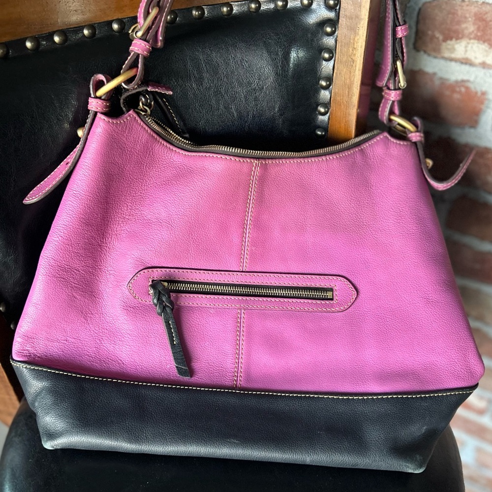 Orchid Dooney & Bourke “Sophie” hobo bag in pebble leather. - Picture 4 of 13